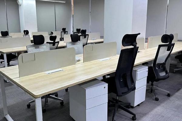 未來辦公趨勢揭秘:選擇科技與舒適并重的家具解決方案